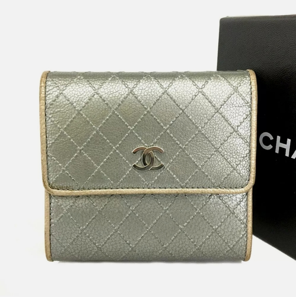 CHANEL BICOLOR QUILTED MATELASSE CC LOGO BICOLOR LEATHER TRIFOLD WALLET/D1728